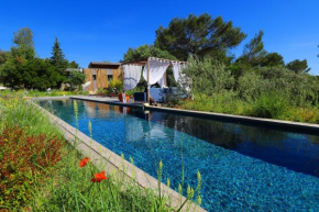 Отель Bien Loin d'Ici Spa B&B  Ним